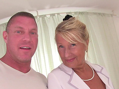 Mature amateur receives a hot creampie after awesome bang scene