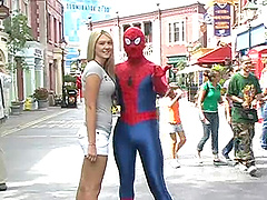 Blonde babe with a great body strolling through the streets of Los Angeles