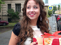 Hypnotizing teen giving a sensual handjob before being throbbed doggystyle in a car