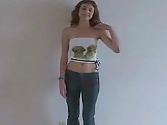 Teenage slut in jeans strips down and show her nice tits