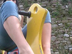 Amateur chick show her toes for a foot fetish outdoors