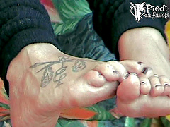 Lara shows off her tattooed feet and very cute toes