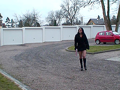 Two fellas surround a black-haired floozy Linda for some fucking