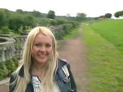 As I'm Leaving My Girlfriend Spoiled My With An Outdoor Blowjob