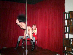 Pole dancing babe flashes her butt erotically