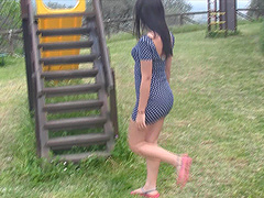 Curvy amateur solo model with sexy feet enjoys a outdoors foot fetish shoot