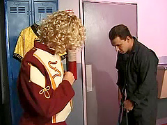 Well, missionary style fuck brings lots of delight to this super hot blonde