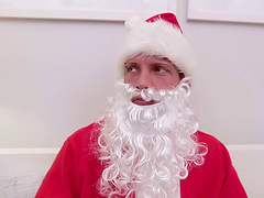 Kinky babe enjoys having her cunt slammed for holidays