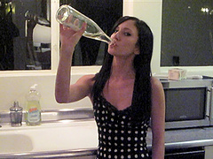 Catie Minx shows her naughty side by fucking a big bottle