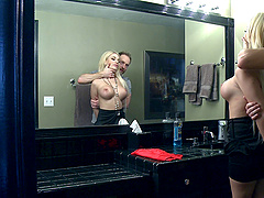 Fit dude gets to bury the bone deep inside a hot cougar