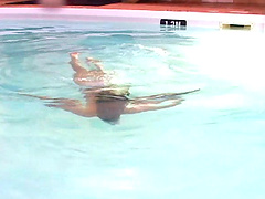 Bikini babe with wonderful titties swims in the pool