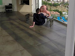 Curvy bikini girlfriend blows him and sits down on it