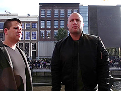 Horny chubby guy gives the short-haired blonde his thick cock