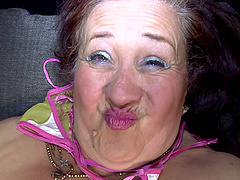 Dirty mature slut spreads her legs to be licked by amateur Jenny