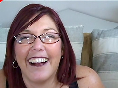 Nerdy redhead with lots of experience decides to do the cock sucking