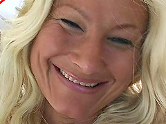 Homemade video of a mature blonde woman being fucked - Roxy Fontain