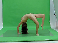 Flexbile brunette Nicole Smith stripping and dancing for you