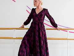 Flexible Russian girl Anna Sigarga gets naked and plays with her pussy