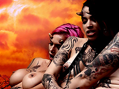 Tattooed cougar with fake tits drilled hardcore moaning in group sex