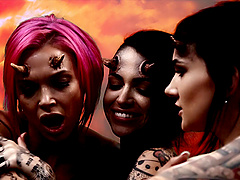 Tattooed cougar with fake tits drilled hardcore moaning in group sex