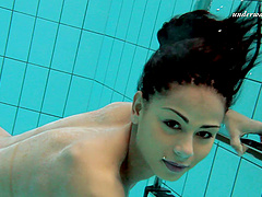 Brunette with nice ass shading bikini then diving underwater