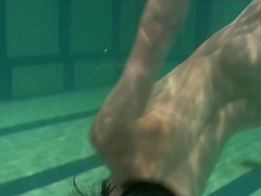 Solo model with small tits seductively displaying her nice ass in pool