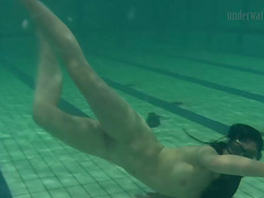 Solo model with small tits seductively displaying her nice ass in pool