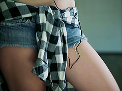 Hipster babe Kimmy Granger takes the bald guy's cock into pussy