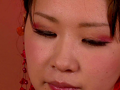 Uruha is one of those geishas who really like to suck the boners