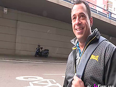 Amateur guy loves to have sex with two fat blondes. Salva da Silva