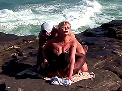 Anal threeway with cock-craving Aneta Smrhova at the beach