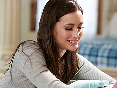 Astounding face sitting session with Georgia Jones and Natalia Starr