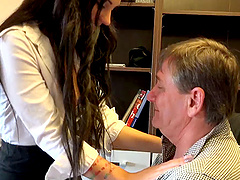 Rich older boss gives monet to his secretary Bella for a quickie
