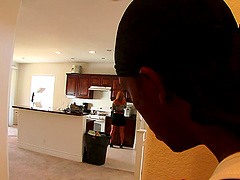 Cougar Melanie Monroe thrives in feeling warm cum on herself