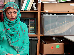 Kinky bint gets her muff pounded in the storage room