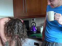 Ravishing bombshell has her wet muff eaten in the kitchen