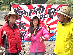 Ootsuki Hibiki seduces a guy for an outdoor sex game