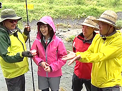 Ootsuki Hibiki seduces a guy for an outdoor sex game