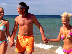 Justine Ashely and Diana Gold love riding a boner on a beach