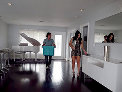 Alissa Jayde is a hot babe with glasses interested in a shag