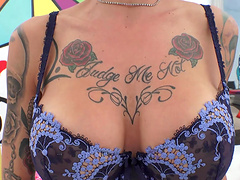 Nice ass Anna showcasing her hot anal in close up