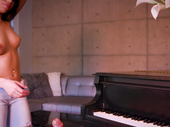 Tory Bellamy wants to sucks a handsome lover's hard dong