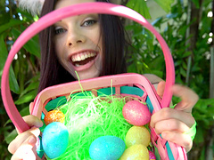 Tattooed brunette Audrey Grace knows how to use a stiff pecker