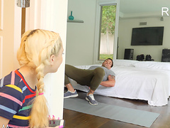 Handsome guy talks sweet Jane Wilde into pleasing his fat dick