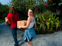 Smoking hot Victoria Gracen knows how to ride a dick properly