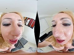 Cute Janna Hicks knows what a kinky guy likes the most