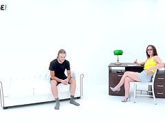 Kinky babe Wendy Moon wants to fuck with a friend on the couch