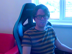 Danielle Darlow wants to satisfy a guy by sucking on his dick