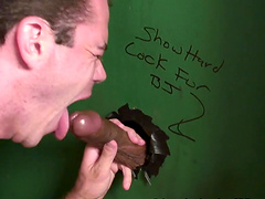 Naughty gay dude enjoys sucking on a dick in the glory hole