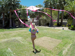 Blonde chick Kiara Cole rides a cock outdoors like her life depends on it